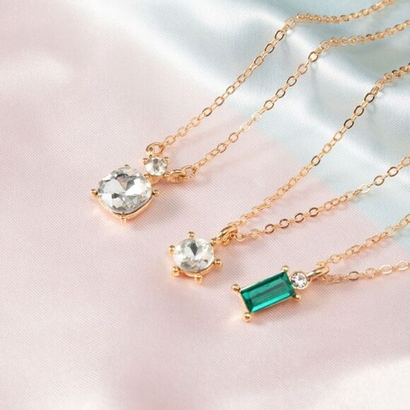 Fashion Jewelry 3 necklaces bundle NWT - Picture 1 of 7